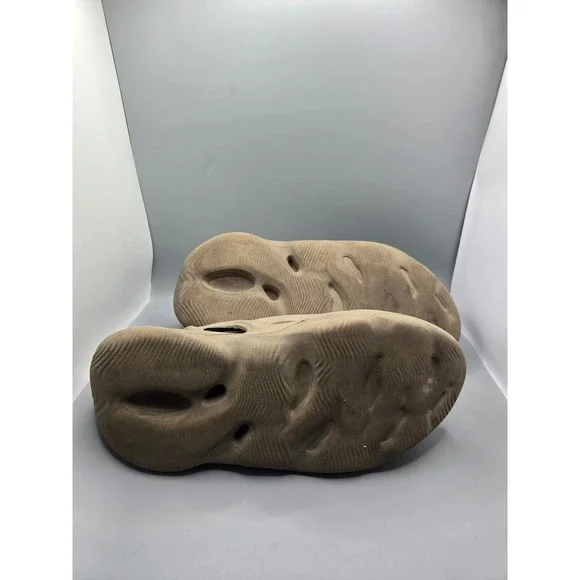 Adidas Yeezy Foam RNNR Sand Men's Size 10 GW3354 Slip-On Casual Shoes - Picture 7 of 9